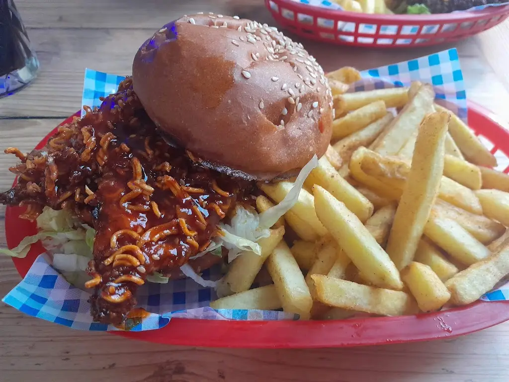 Elaine Wickwar_Burgers and Brews_Carterton_review