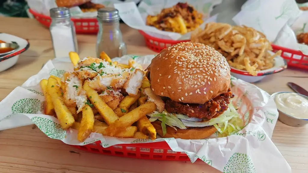 Burgers and Brews_Carterton_slider_image_3