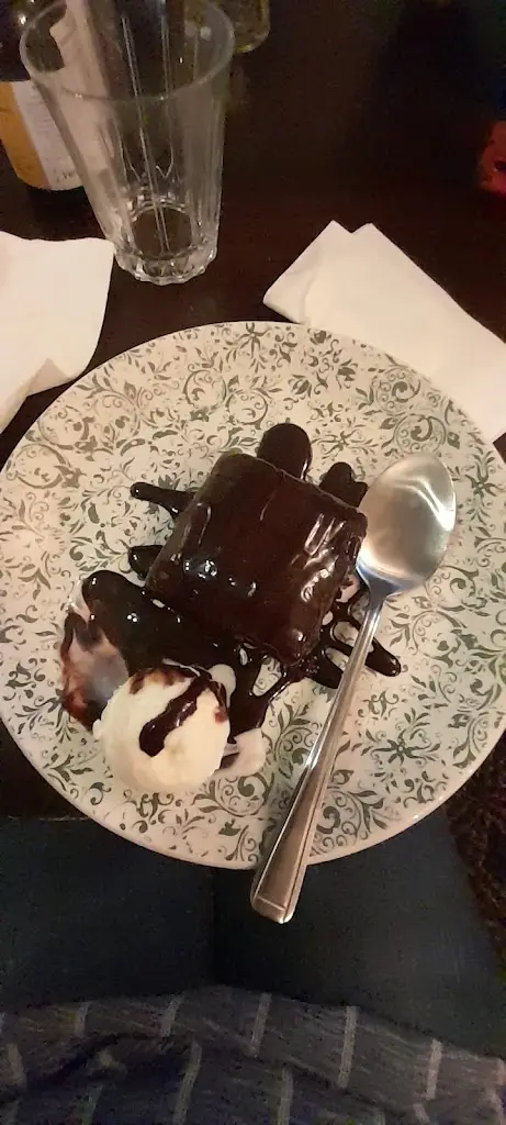 Elaine Wickwar_Golden Eagle_Carterton_review