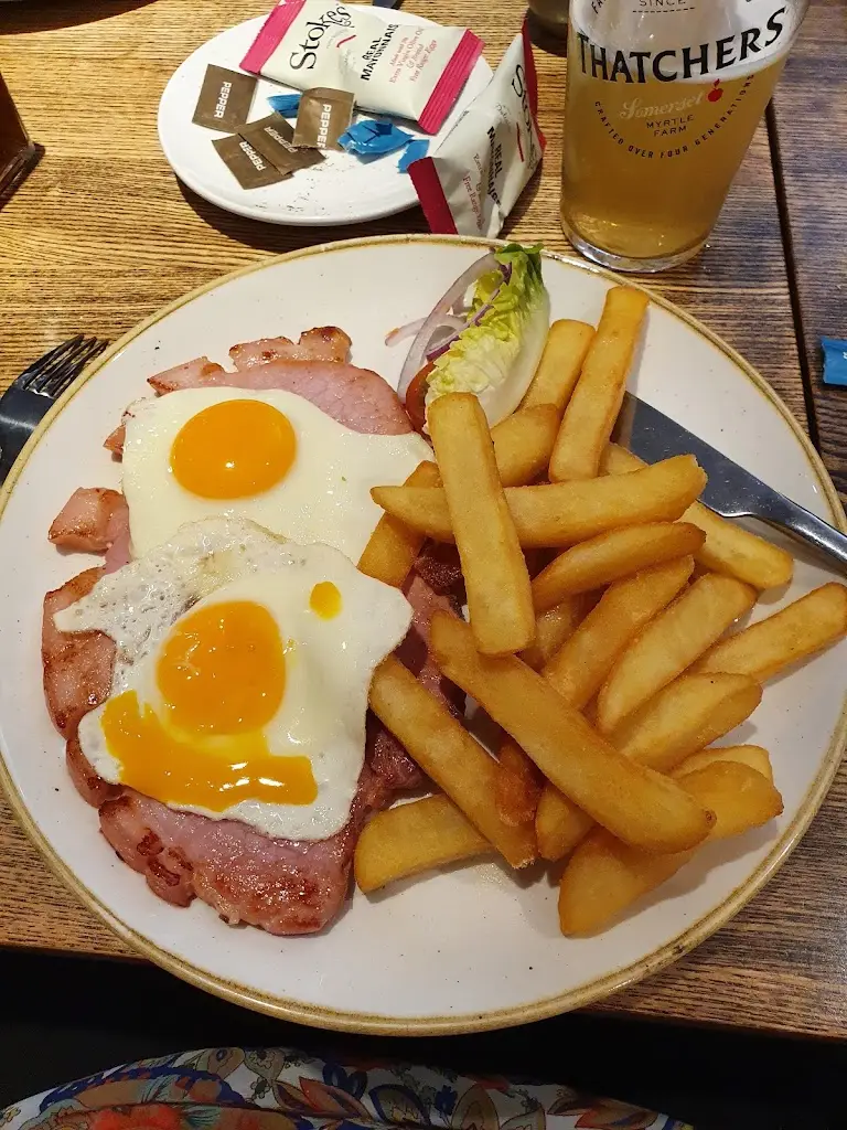 Sian Yeoman_The Beehive, Carterton_Carterton_review