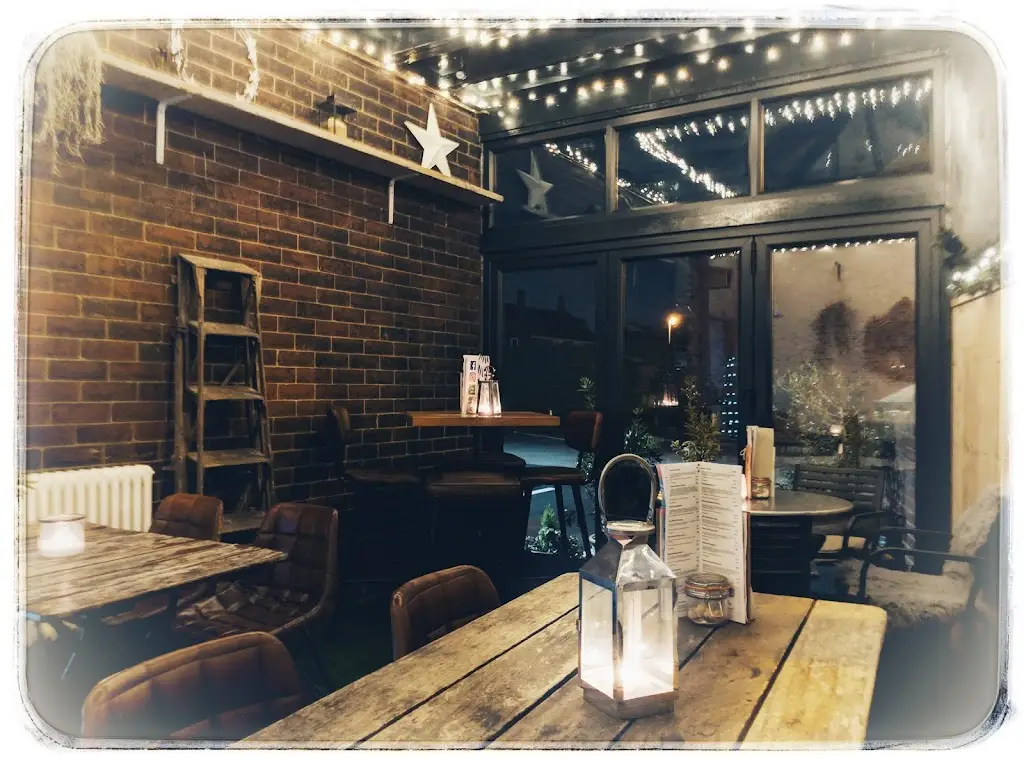 The Twisted Tree_Castleford_slider_image_1