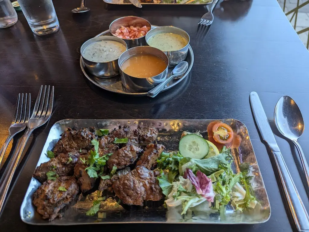 Richard Hall_Yusuf's Spice Lounge_Castleford_recensione
