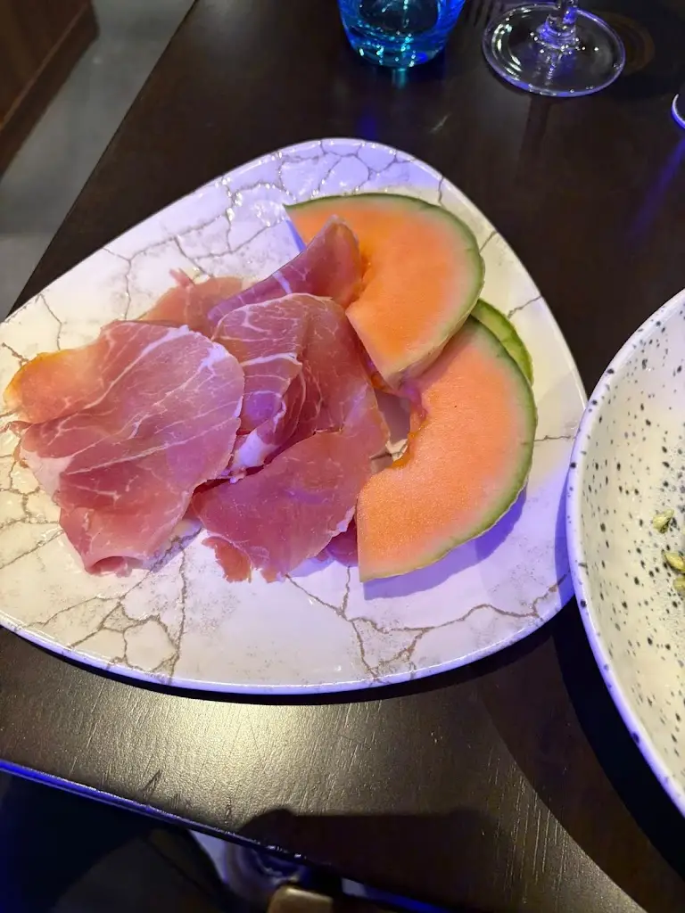 afroditi damou_Casa Ponte_Carshalton_review