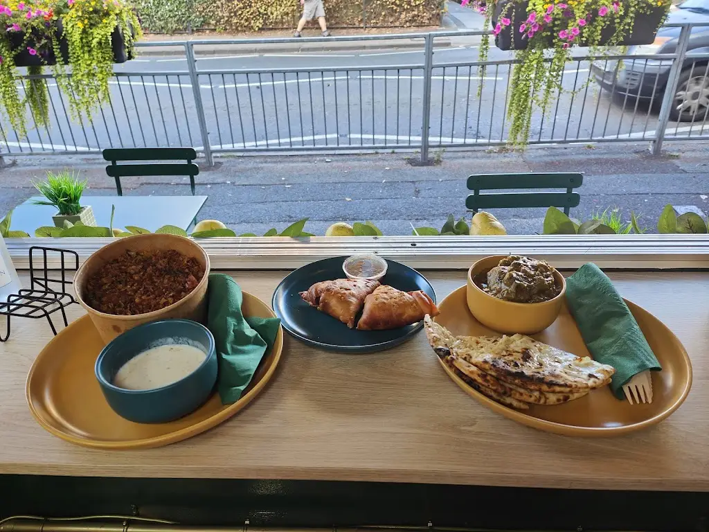 Kenji V_Mann o Salwa_Carshalton_review