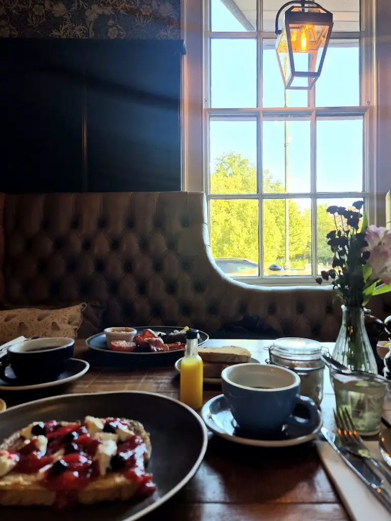 Ahram Kim_The Greyhound_Carshalton_review