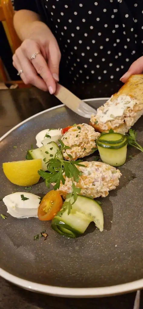 Sue Silverton_Spotlight Bar & Restaurant_Carshalton_review