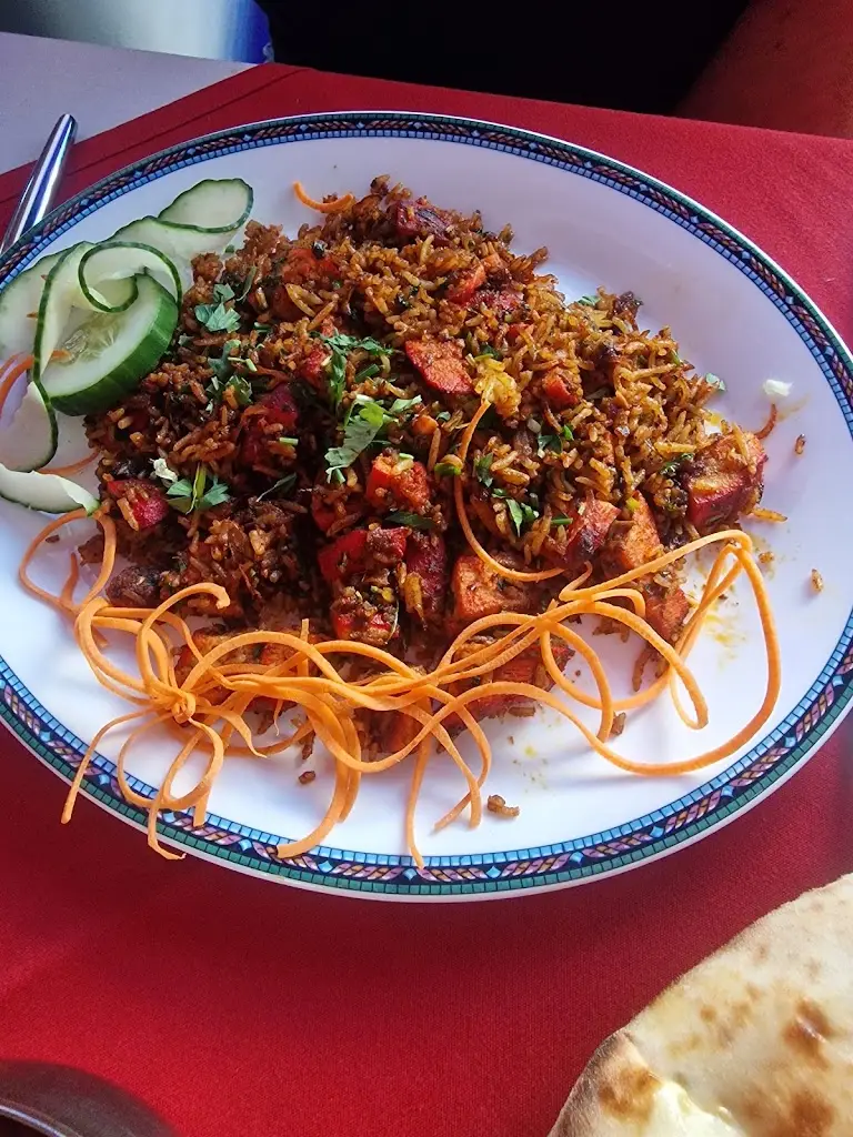 Alaister Traill_Gandhi_Castle Donington_review