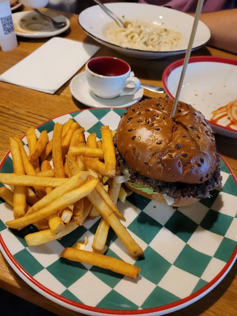 Andrzej Rutka_Frankie & Benny's - East Midlands Airport_Castle Donington_review