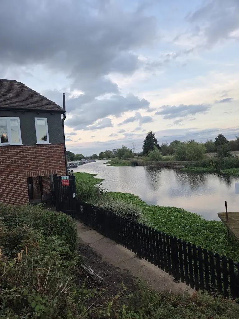 Lisa Nelson_The Otter_Castle Donington_review