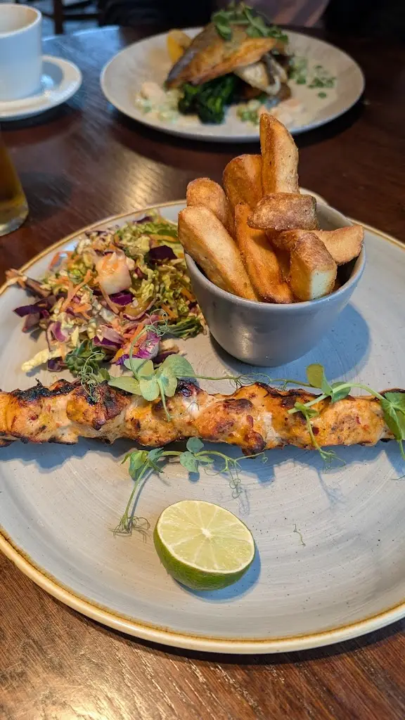 Matthew Mears_The Otter_Castle Donington_review