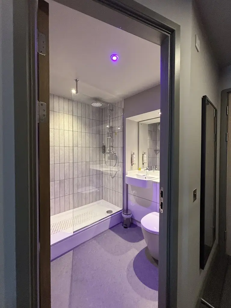 Isaac Piggott_Premier Inn East Midlands Airport hotel_Castle Donington_review