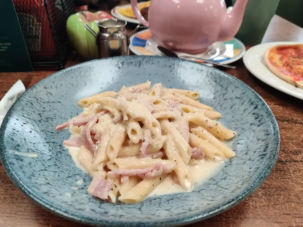 Daniel McTigue_Auction Eats_Catterall_review