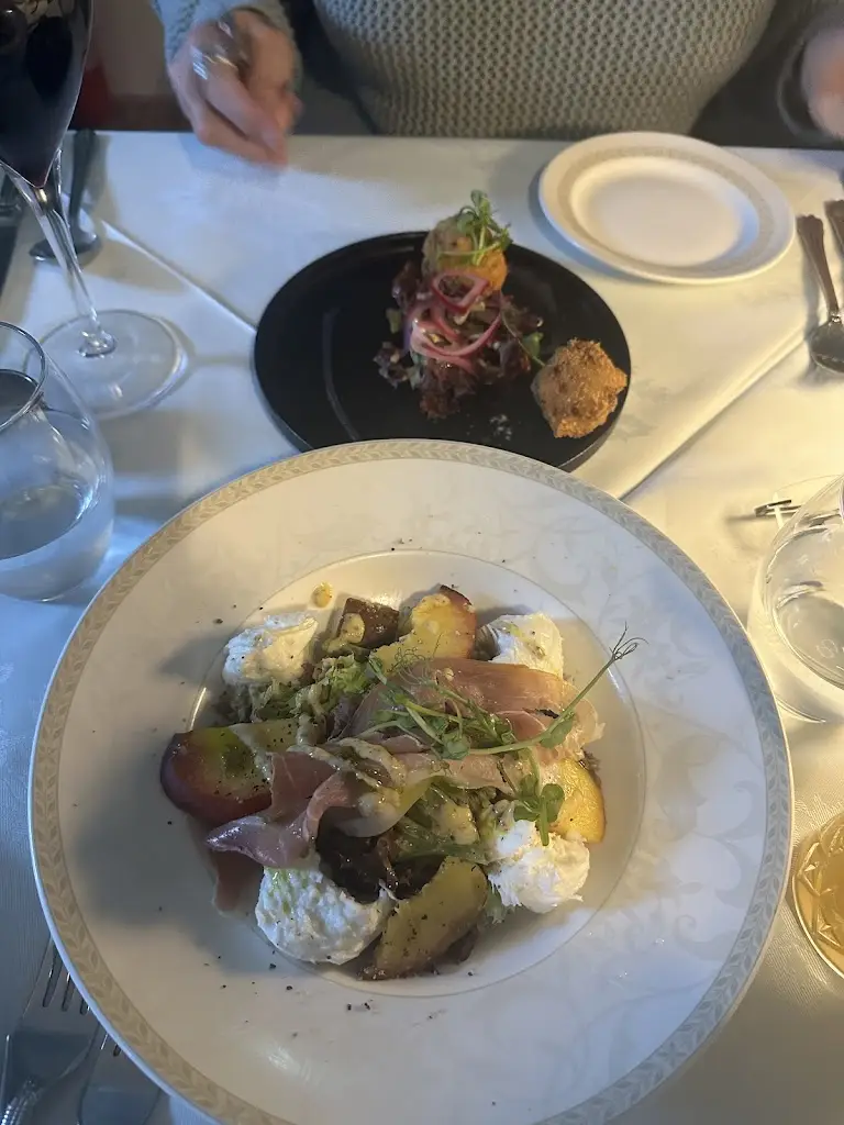Sara Noblin_David's Restaurant_Carlisle_review