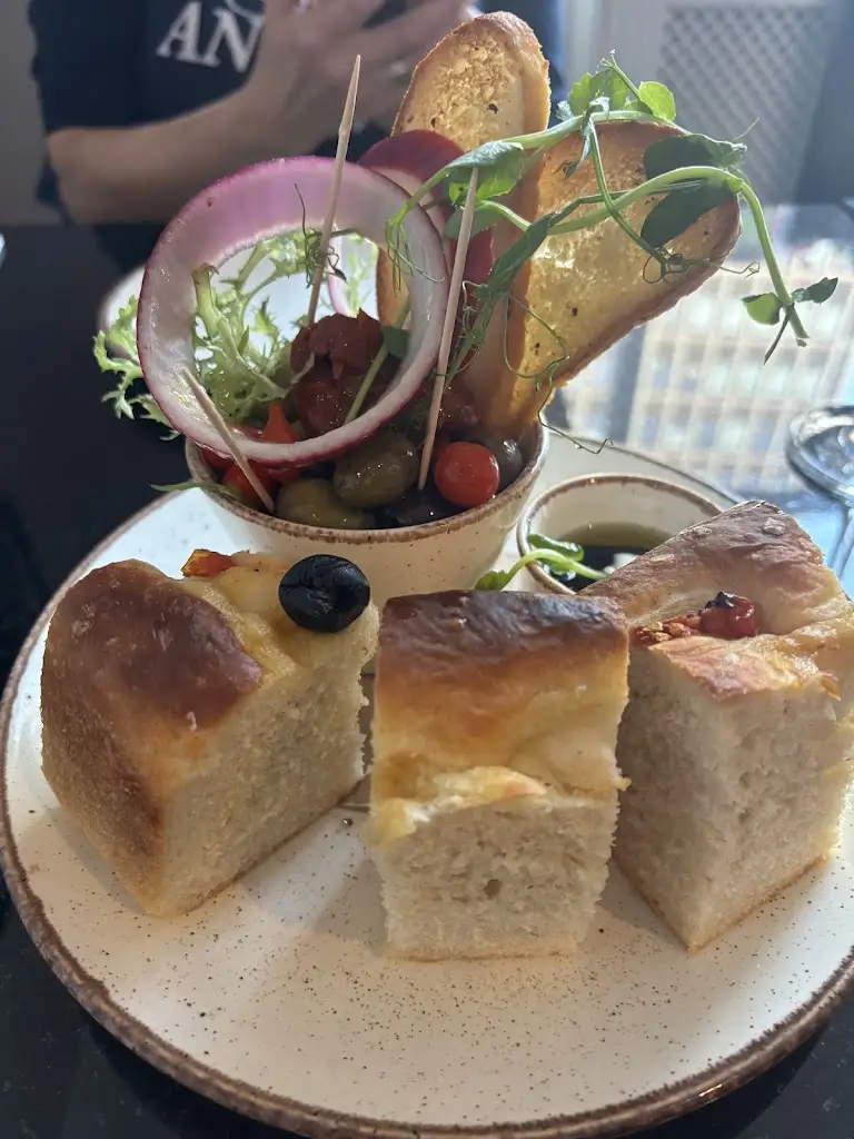 Zoe Ferrell_Adriano's Restaurant_Carlisle_review