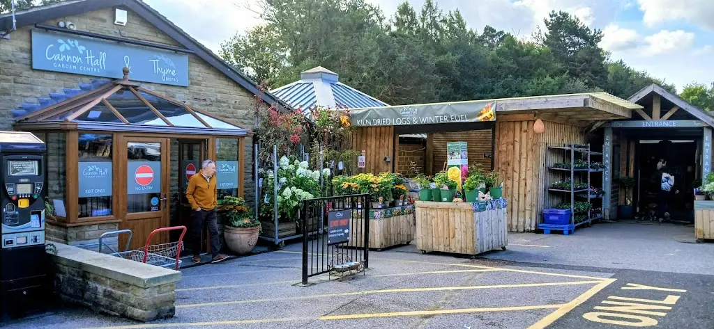 Cannon Hall Garden Centre and Thyme Bistro ristorante a Cawthorne