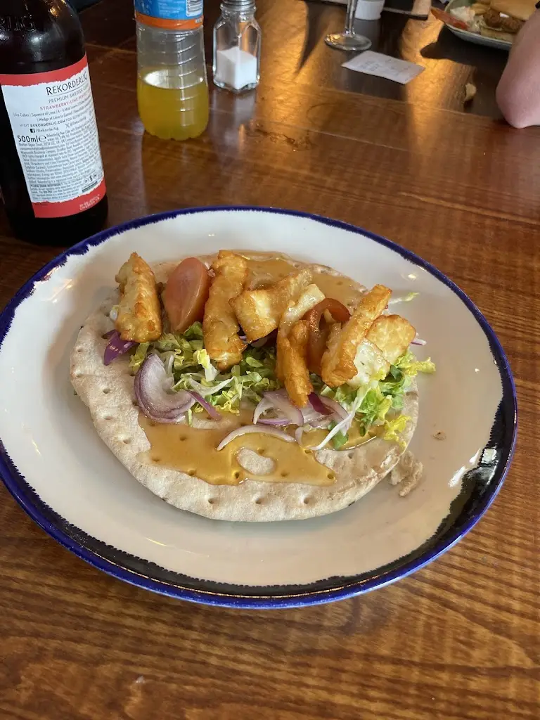 Jay Hatton_Sandmartin_Chafford Hundred_review