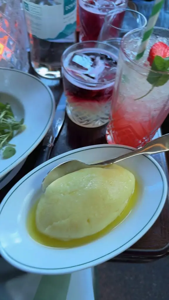 The Ivy Canary Wharf_Canary Wharf_slider_image_2