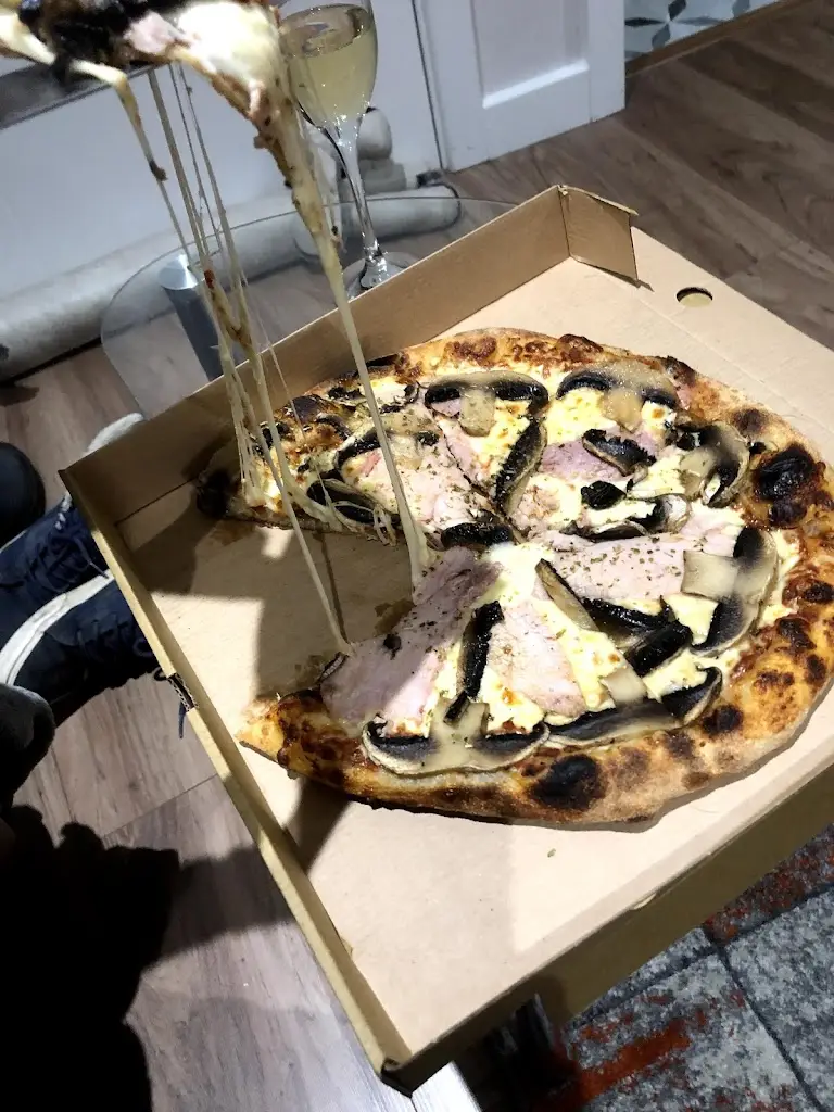 J oe_Villaggio_Acomb_review