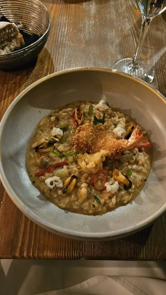 Francisco Encinas_BOKAN 37_Canary Wharf_review