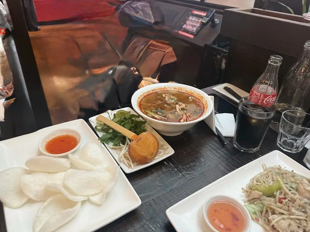 Nik G_Pho Canary Wharf_Canary Wharf_review