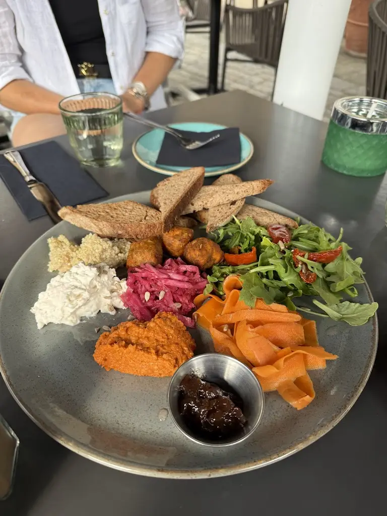 Hasti Bt_The Sipping Room_Canary Wharf_recensione