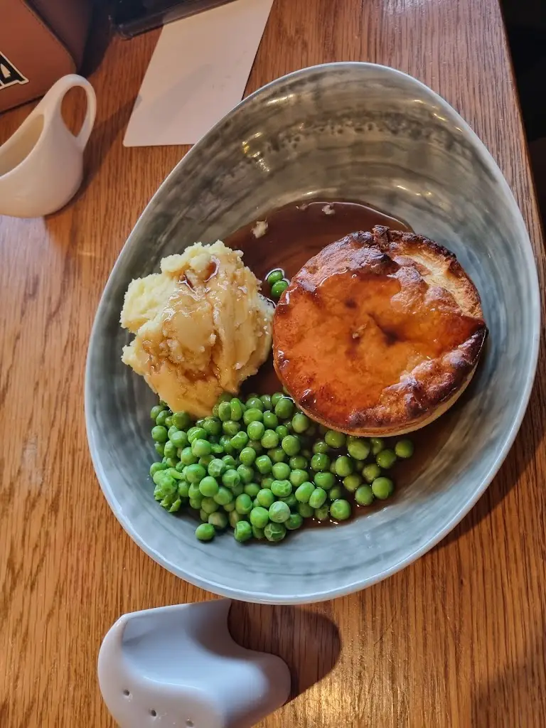 patrick coyle_The Boathouse_Appley Bridge_review