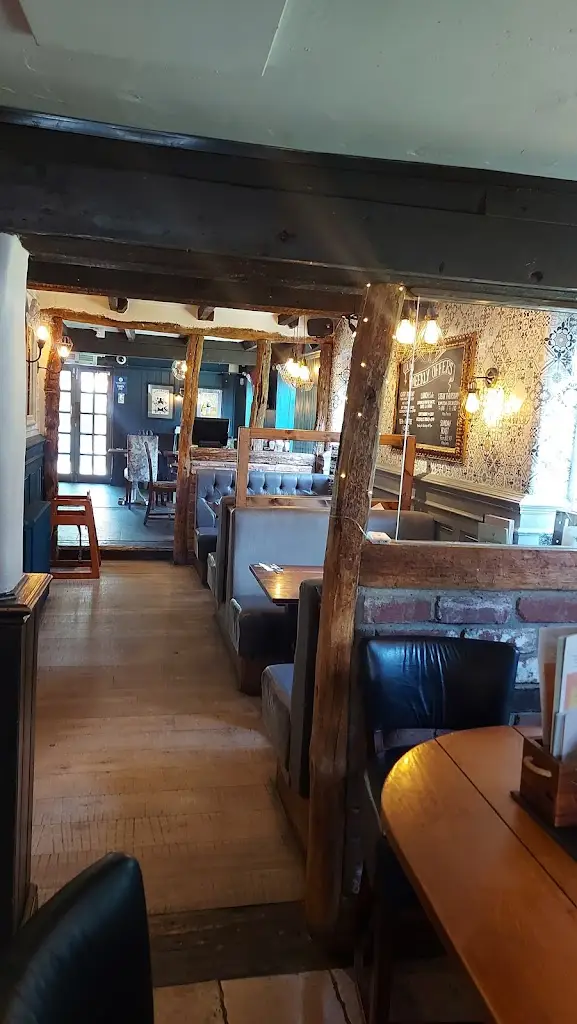 Gin W_Star_Chalton_review