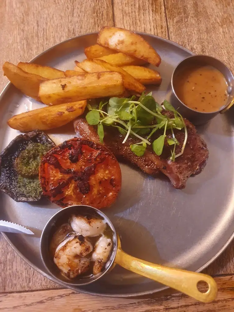 Hannah_Crown & Crossed Swords Hotel_Castleside_review