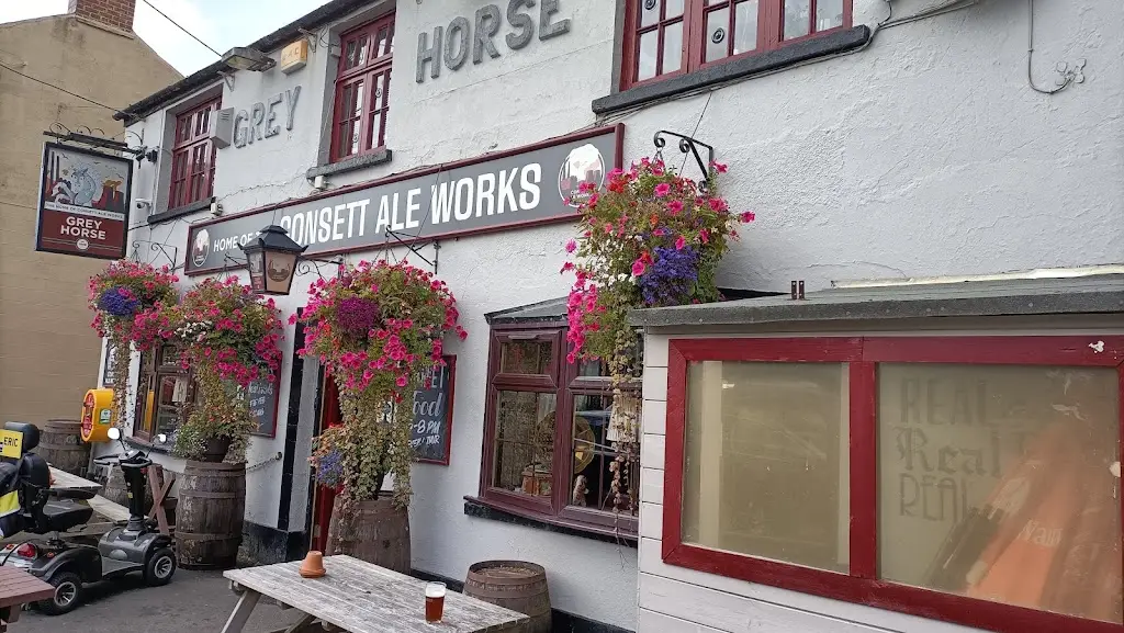 Bruce Renwick_The Grey Horse_Castleside_review