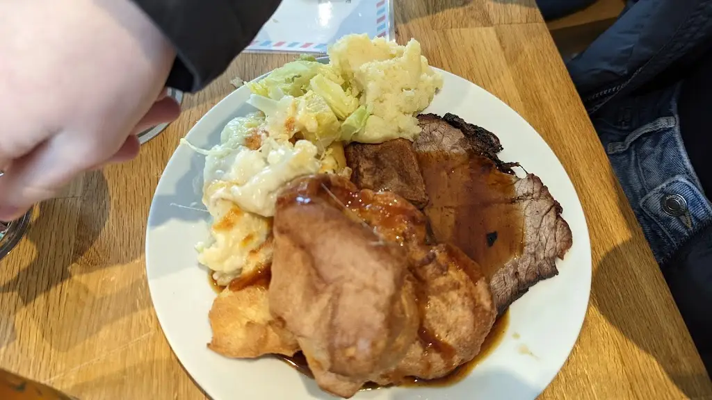 Stuart Thirlwell_Louis Bar_Catterick Garrison_review