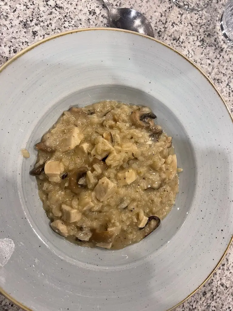 Christie Hodgson_La Piazza Restaurant_Chapel Saint Leonards_review