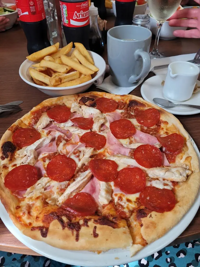 Sharon Woolley_Trunch Cafe & Restaurant_Chapel Saint Leonards_recensione