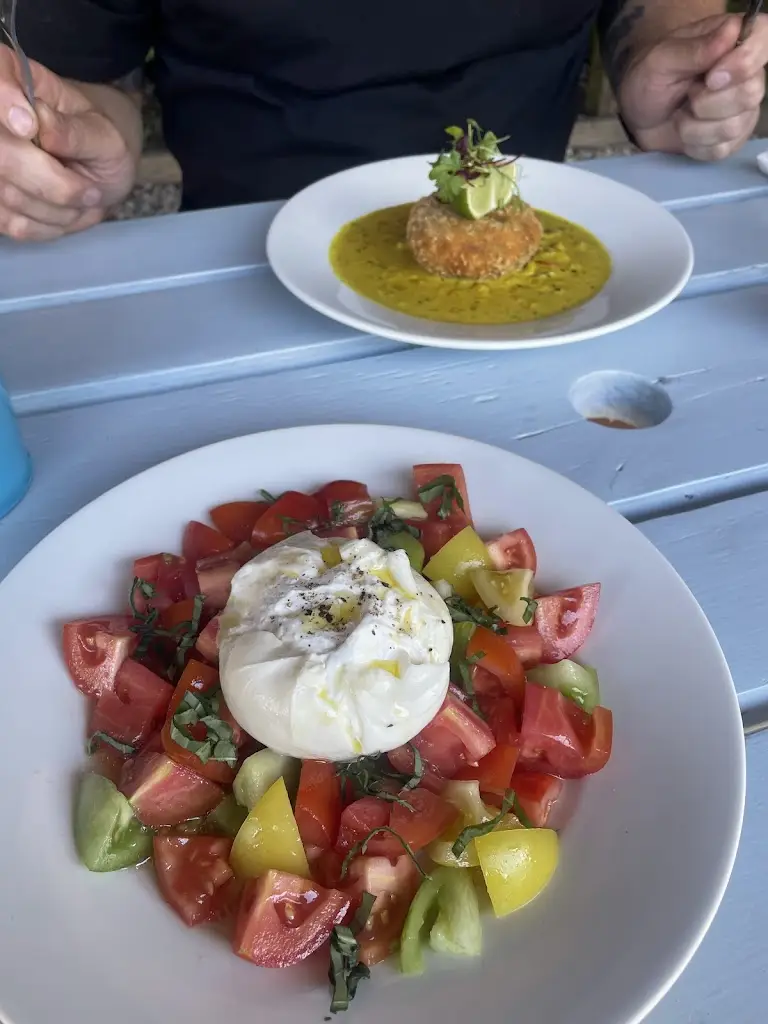 Lisa Rudge_The Harrow, Chaldon, Caterham_Caterham_review