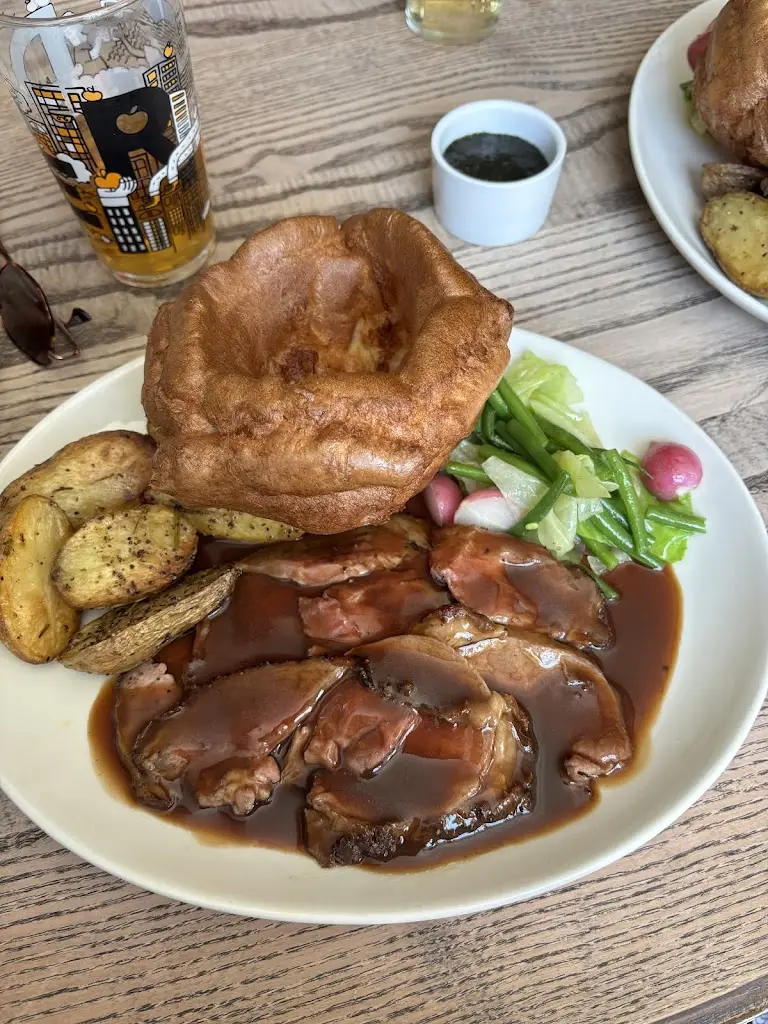 Sarah Maurice_The Harrow, Chaldon, Caterham_Caterham_review