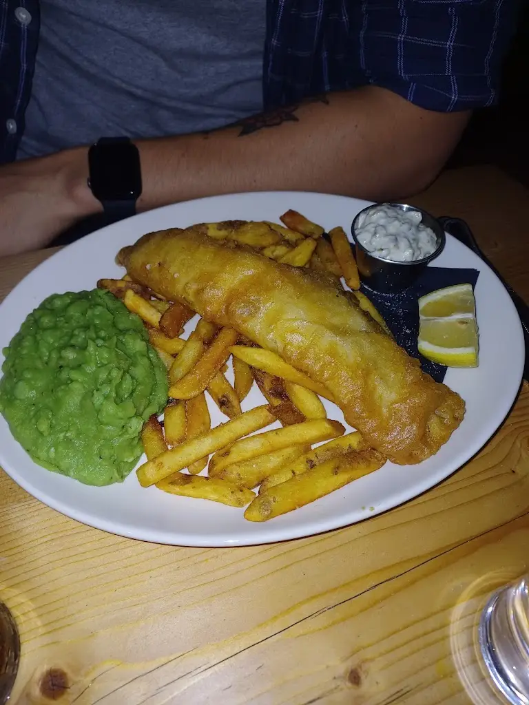 Simon Jones_The Harrow, Chaldon, Caterham_Caterham_review