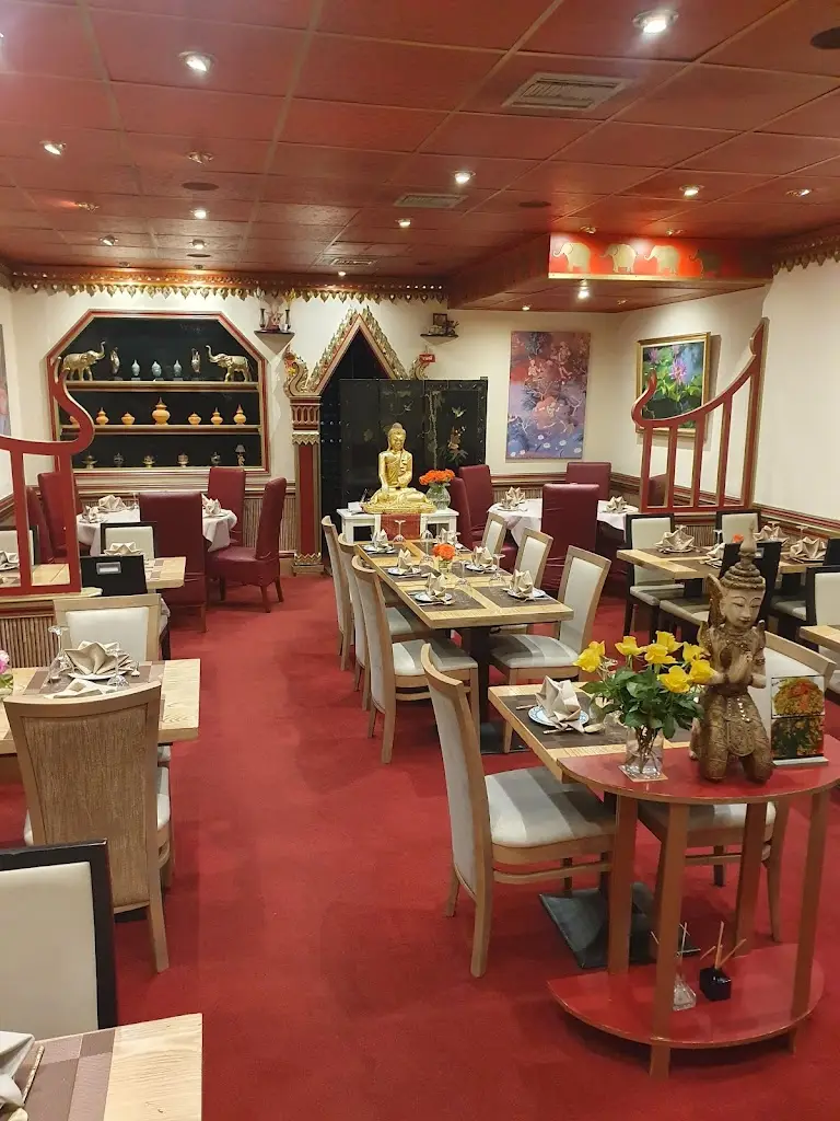 Bua Thai Caterham Restaurant_Caterham_slider_image_1