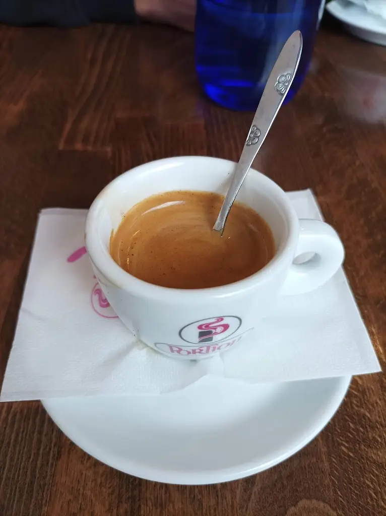 Cátia Cardoso (CC)_Caffe Bambino_Caterham_review