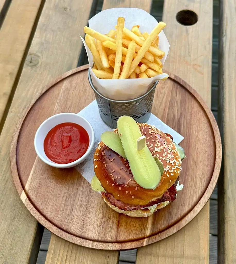 The Caterham Arms_Caterham_slider_image_3