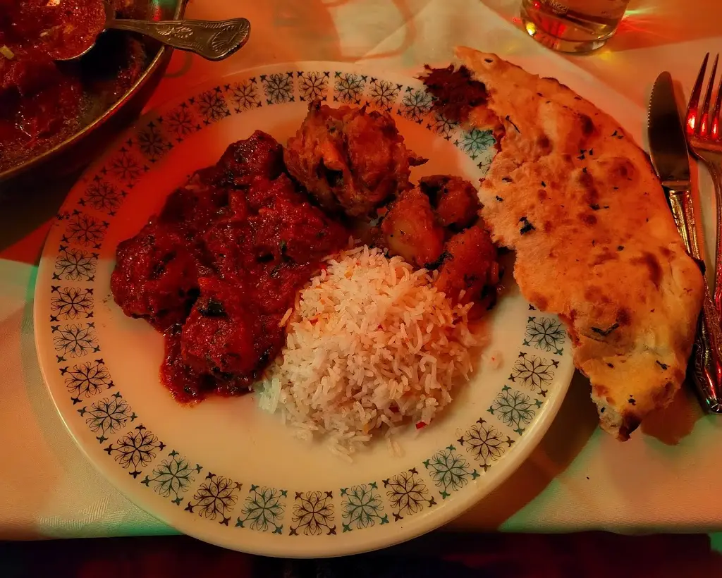 Raja Tandoori_Caterham_slider_image_2