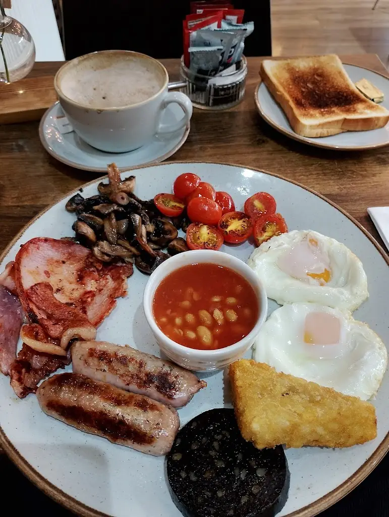 Renato Santos_Amore Cafe_Chapel en le Frith_review