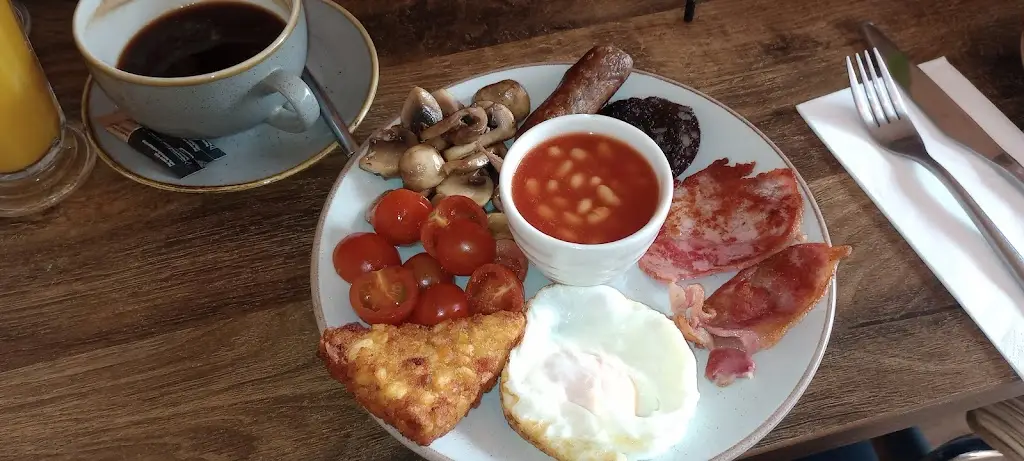 Helen Thomson_Amore Cafe_Chapel en le Frith_review