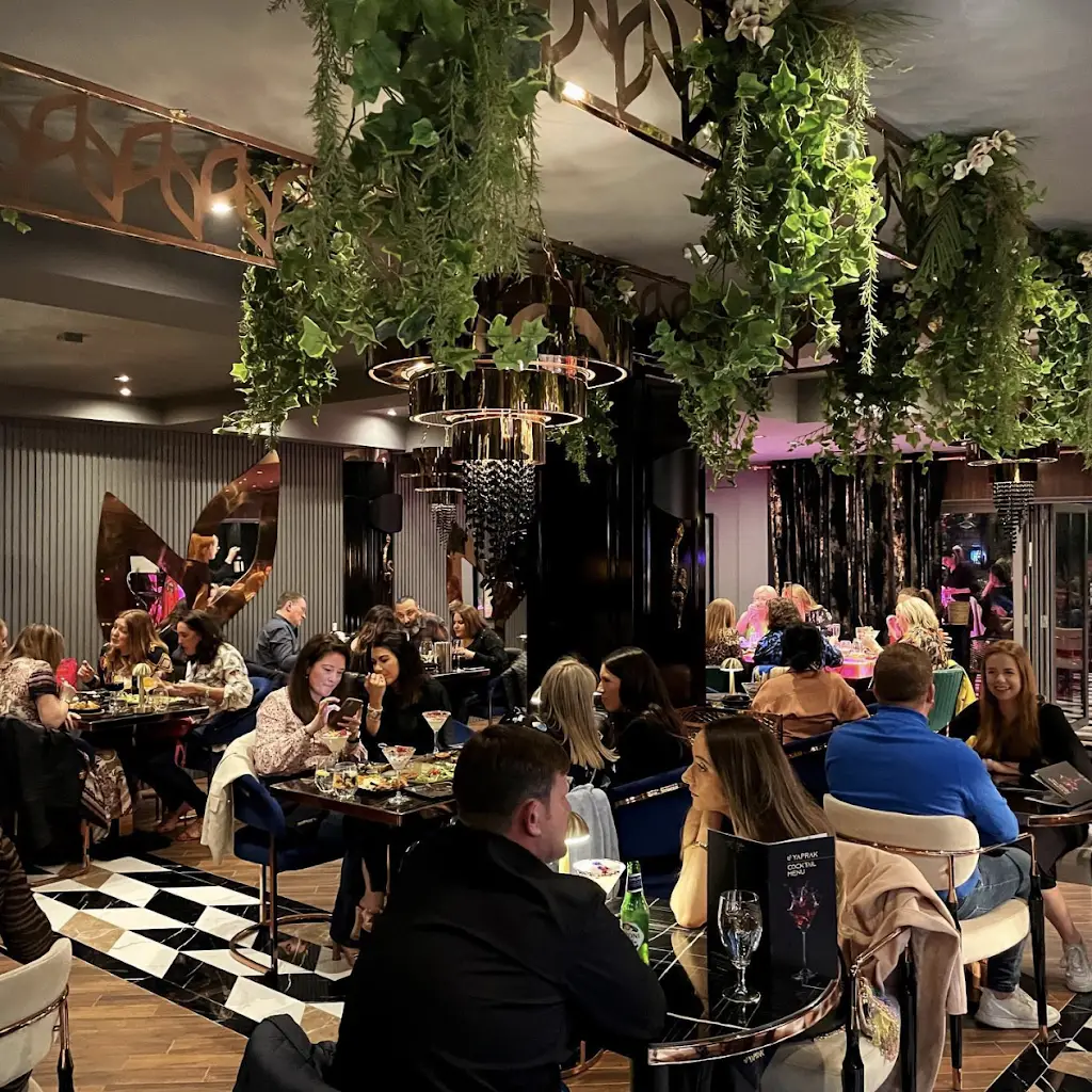 Lara's Turkish Restaurant (Yaprak Chalfont St Peter) restaurant in Chalfont Saint Peter