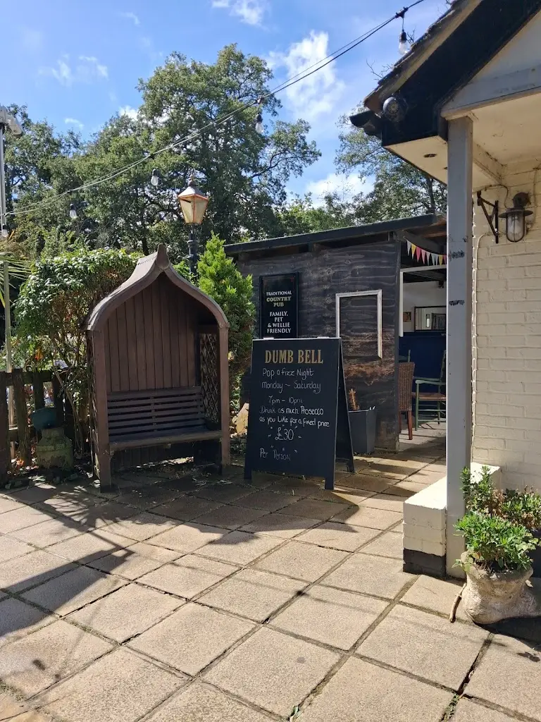 Laurie Farrelly_The Dumb Bell_Chalfont Saint Peter_review