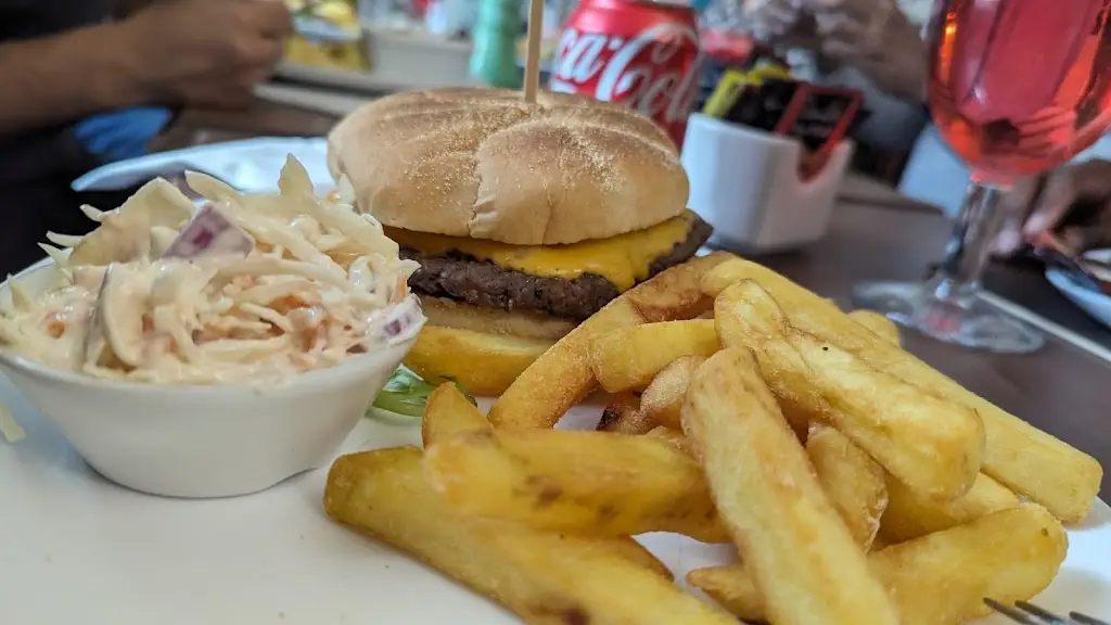 Ameer Basnet_The Dumb Bell_Chalfont Saint Peter_review