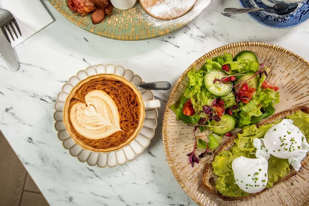 Muna Cafe & Bistro restaurant in Chalfont Saint Peter