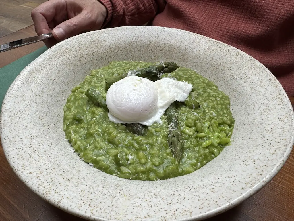 Basia Behnke_Merlin's Cave_Chalfont Saint Peter_recensione