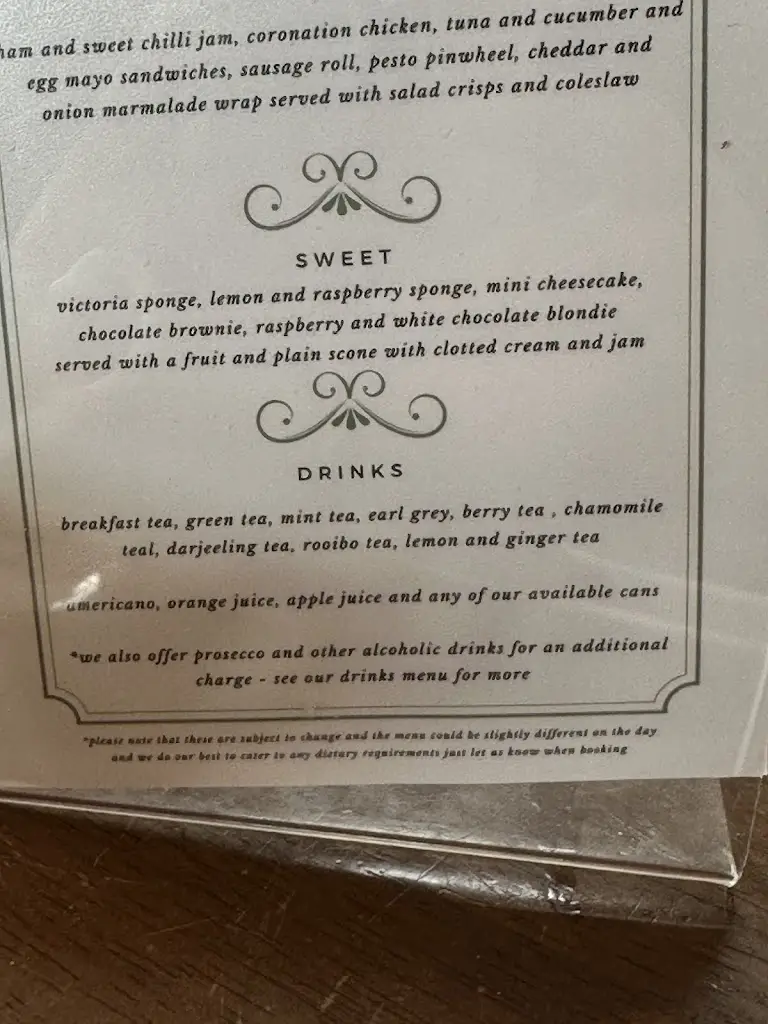 Lucy B_Vintage Birdcage Cakery on the Bridge_Charfield_review