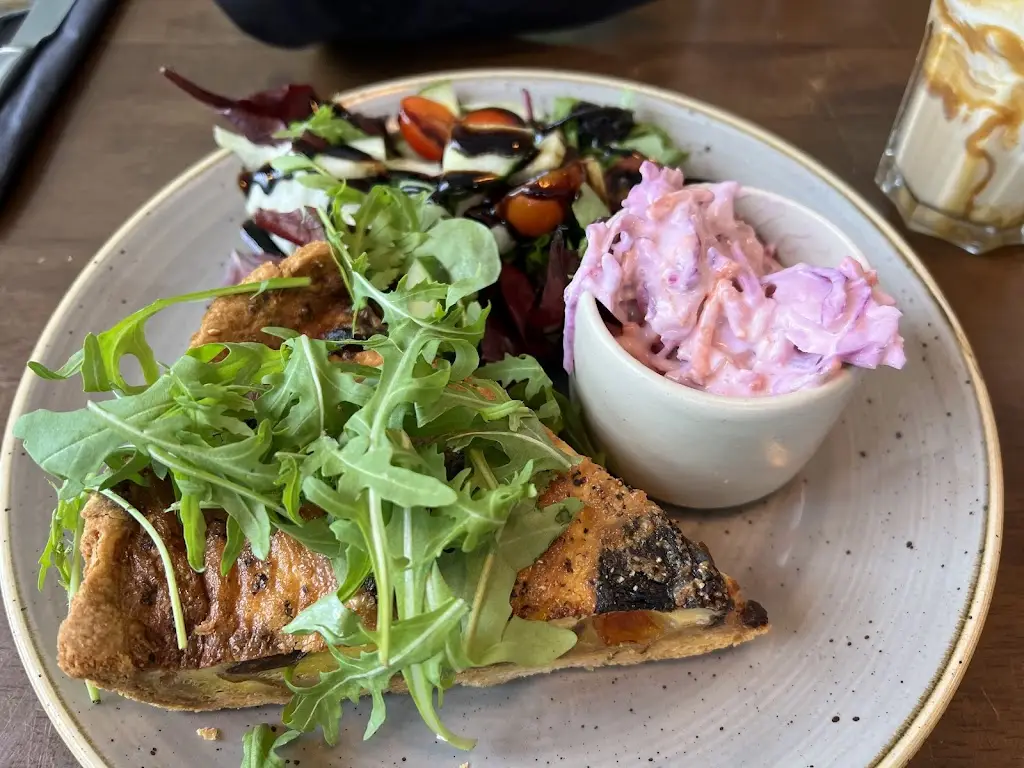 Vintage Birdcage Cakery on the Bridge_Charfield_slider_image_3