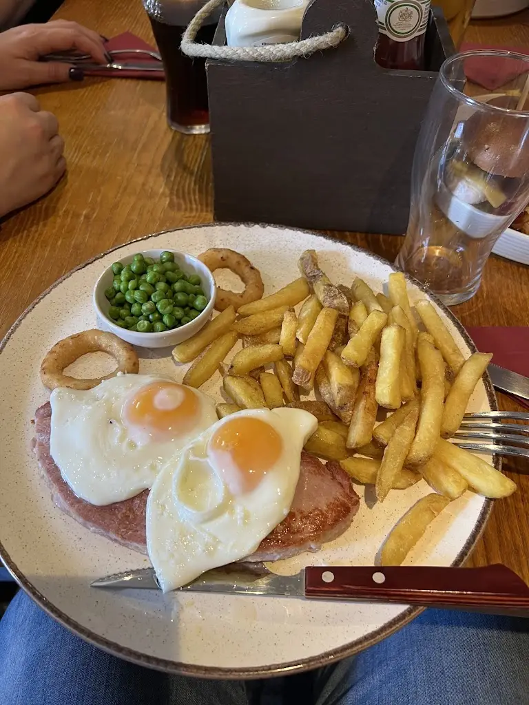 Collette Winter_Railway Tavern_Charfield_review