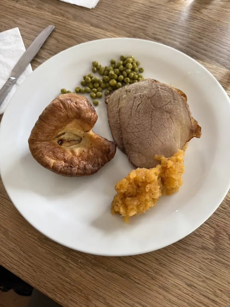 Jackie Hon_The Huntsman_Charfield_review